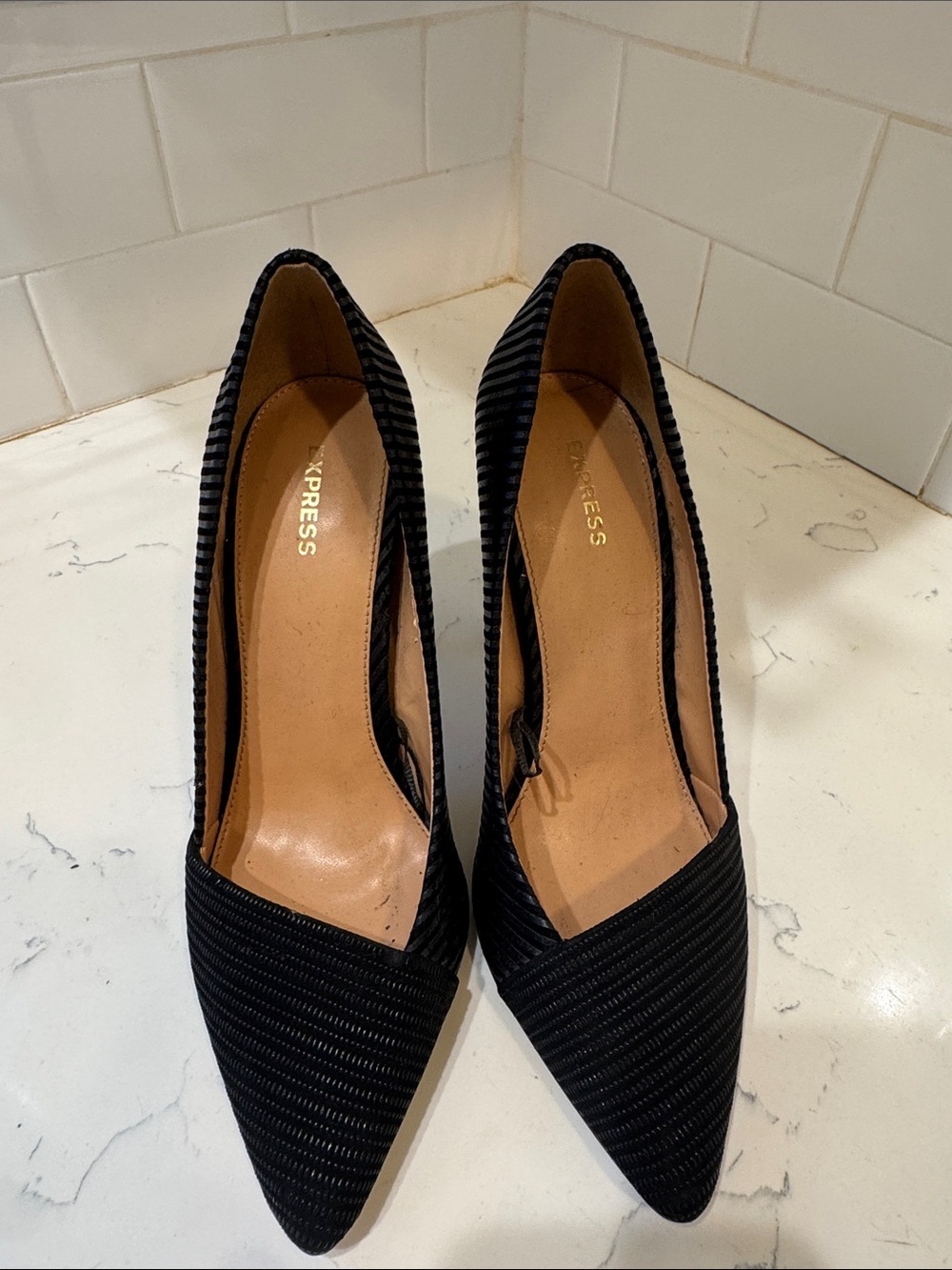 Express Black Ribbed Pointed Toe Pumps Size: 7